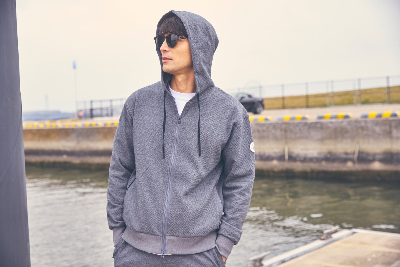 BUMPY LIGHT HOODIE|凹凸編み地・ジッパーポケット付・セットアップ対応|ドライブ・冷え対策・ユニセックス ...