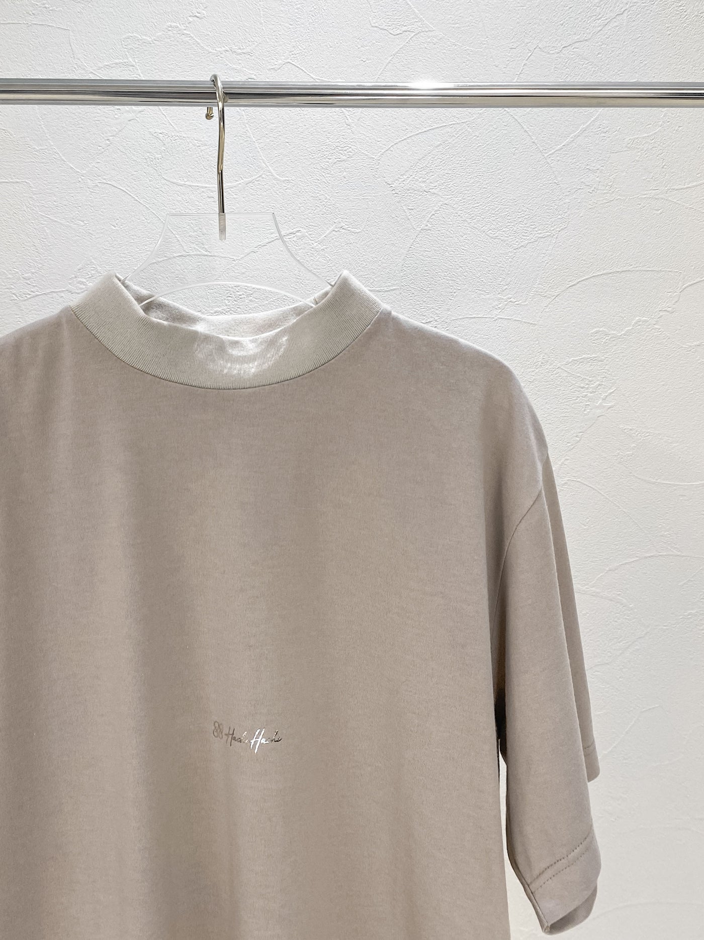 T-LINE MOCK NECK TEE