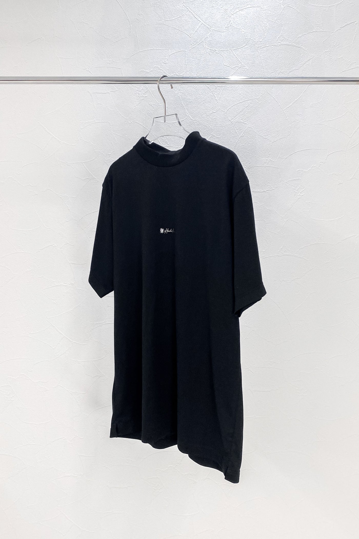 T-LINE MOCK NECK TEE